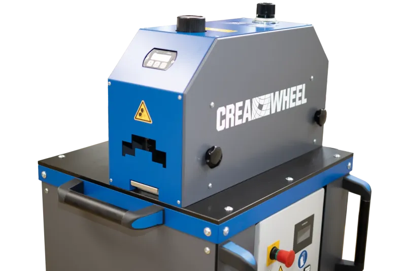 Richtaggregat der CREA-WHEEL 15mm aus der Nähe: Digitalanzeige, schwarze Verstellknöpfe und Materialauslass