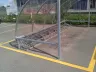 Veloständer mit Überdachung auf einem Asphaltparkplatz – Anwendungsbeispiel für TSM-A Asphaltschrauben